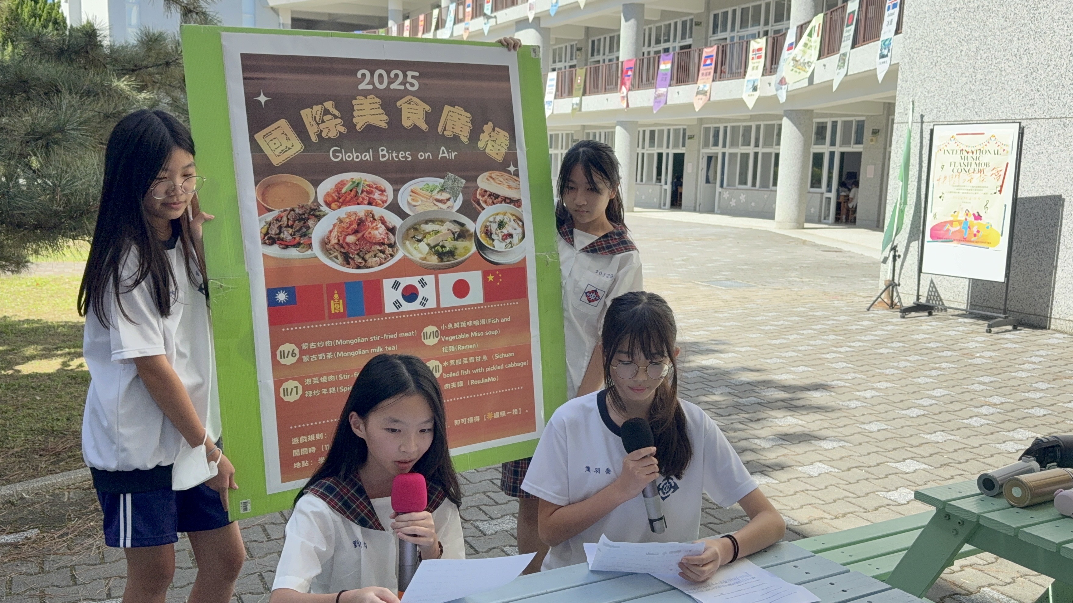 學生介紹國際美食