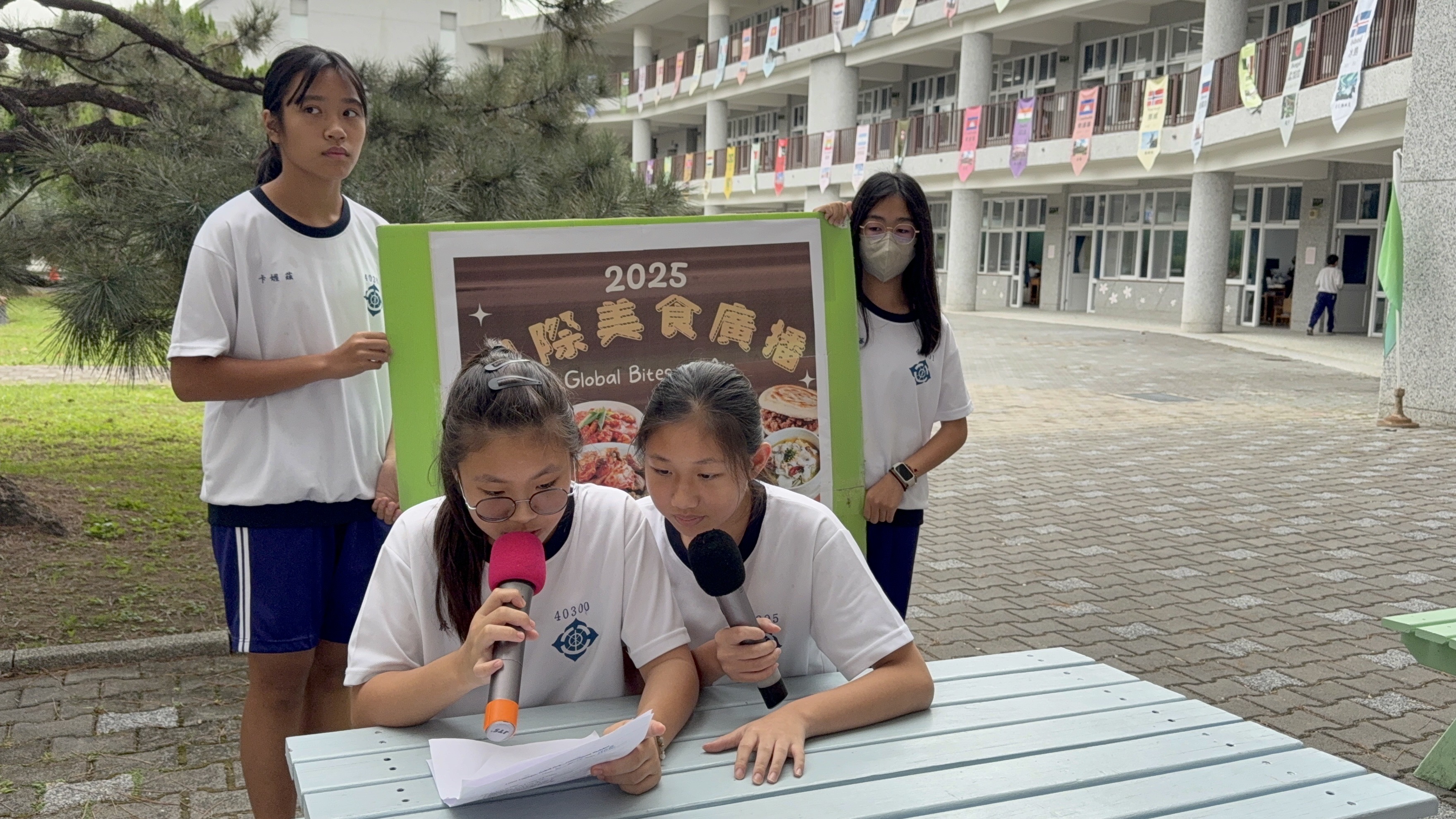 學生介紹國際美食