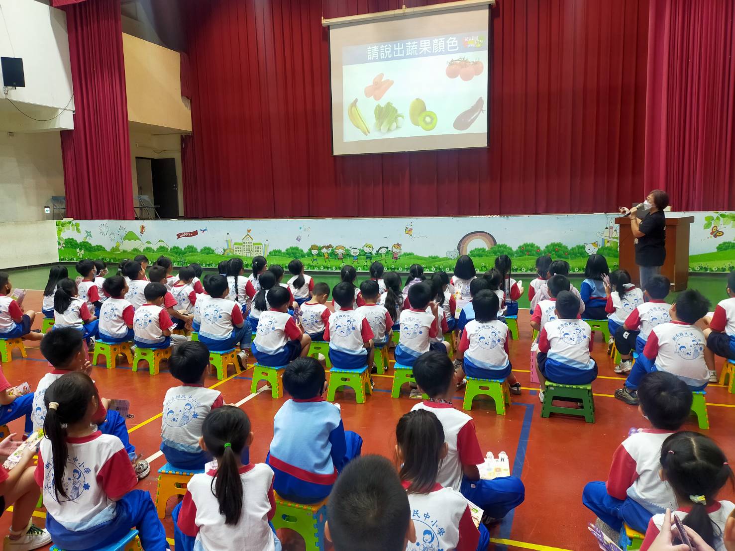 學生認真聽講蔬果579