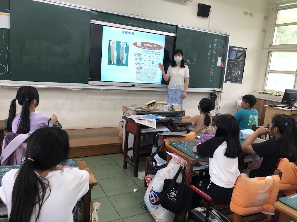 說明含糖飲料的種類及含糖量