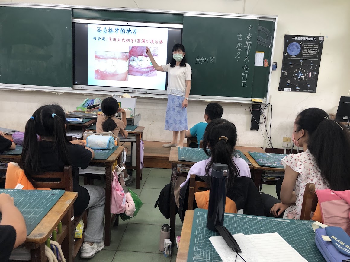 甜食容易造成齲齒