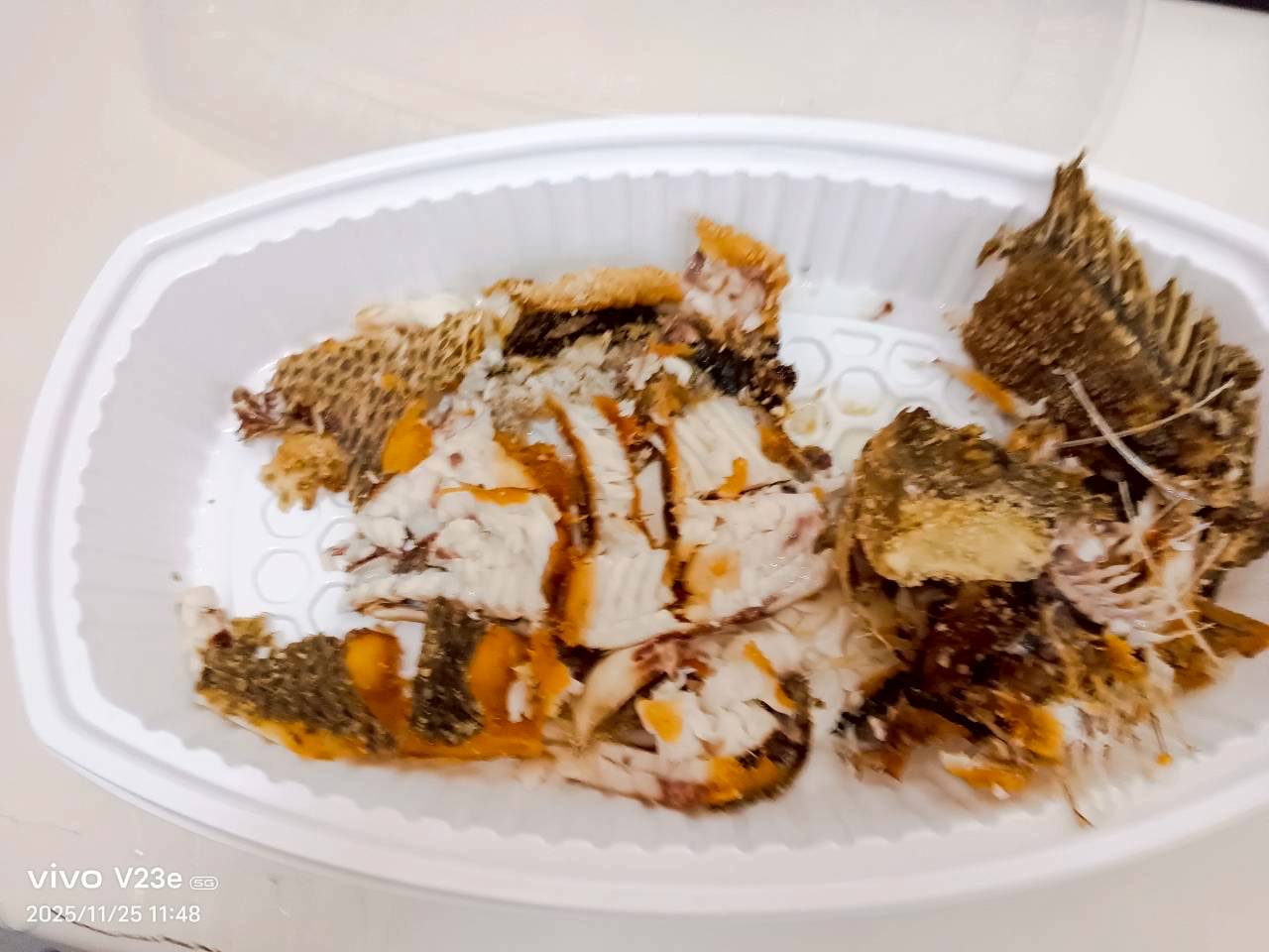 學生將魚刺挑好的完成品