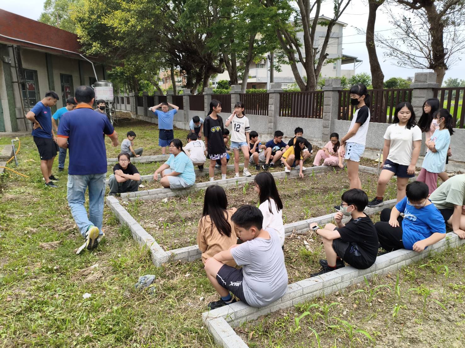 講師指導如何施肥